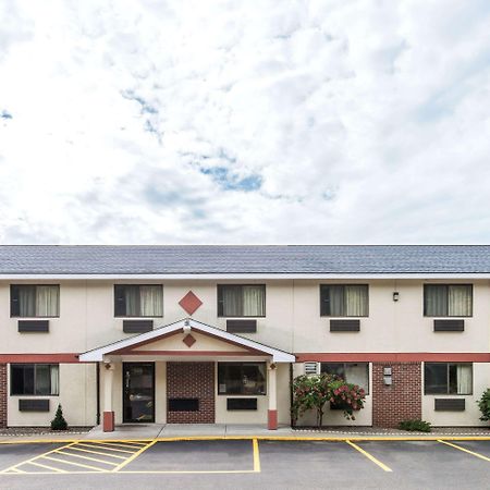 Super 8 By Wyndham Gardner Hotel Exterior foto