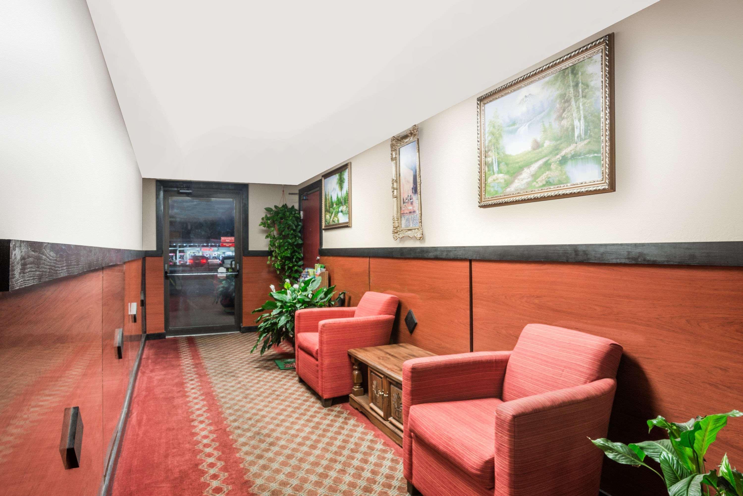 Super 8 By Wyndham Gardner Hotel Exterior foto