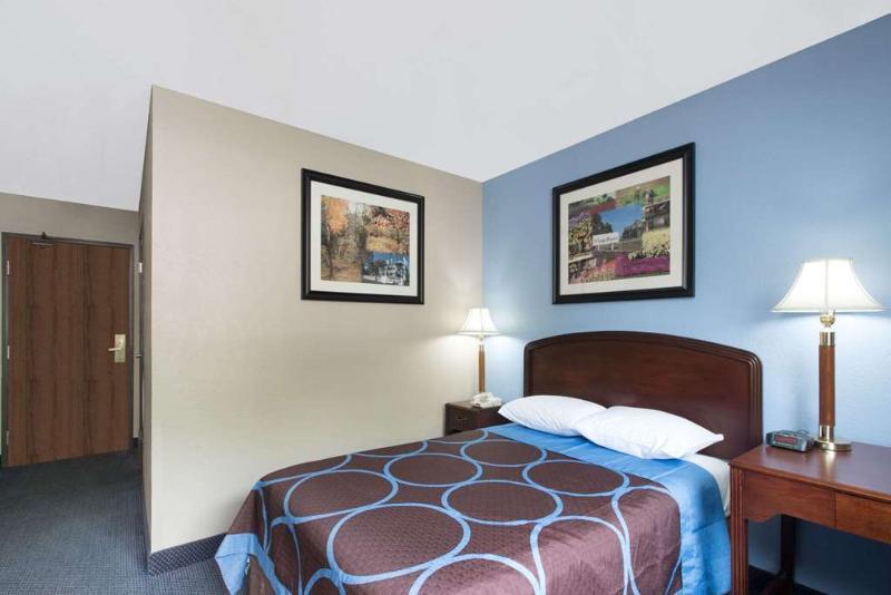 Super 8 By Wyndham Gardner Hotel Exterior foto
