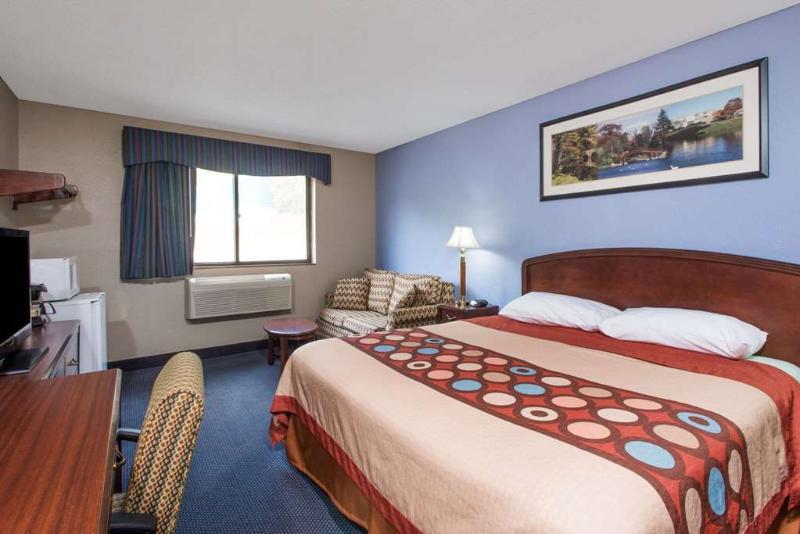 Super 8 By Wyndham Gardner Hotel Exterior foto